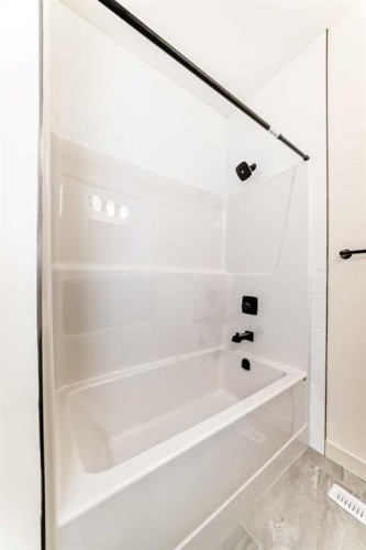 2006 37 Street Se, Calgary, AB - Indoor Photo Showing Bathroom