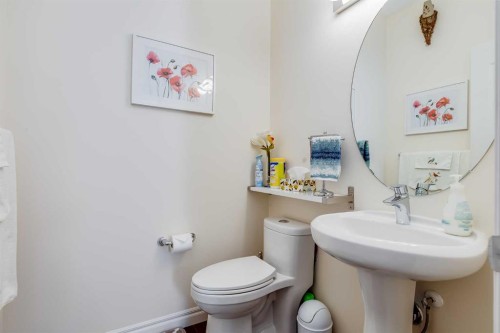 87 Evanswood Circle Nw, Calgary, AB - Indoor Photo Showing Bathroom