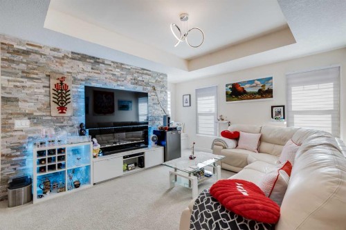 87 Evanswood Circle Nw, Calgary, AB - Indoor Photo Showing Living Room