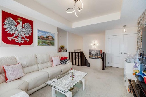 87 Evanswood Circle Nw, Calgary, AB - Indoor Photo Showing Living Room