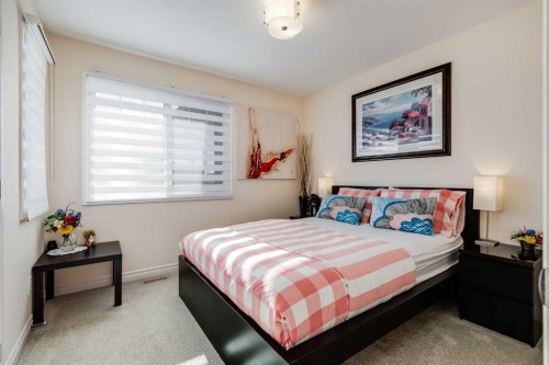 87 Evanswood Circle Nw, Calgary, AB - Indoor Photo Showing Bedroom