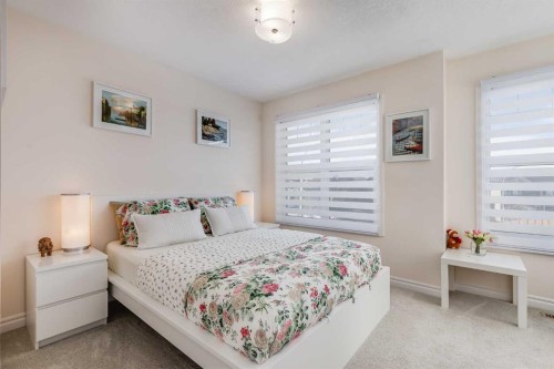 87 Evanswood Circle Nw, Calgary, AB - Indoor Photo Showing Bedroom