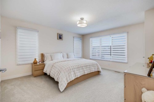 87 Evanswood Circle Nw, Calgary, AB - Indoor Photo Showing Bedroom