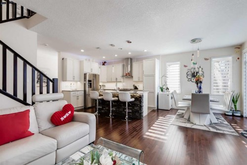 87 Evanswood Circle Nw, Calgary, AB - Indoor Photo Showing Other Room