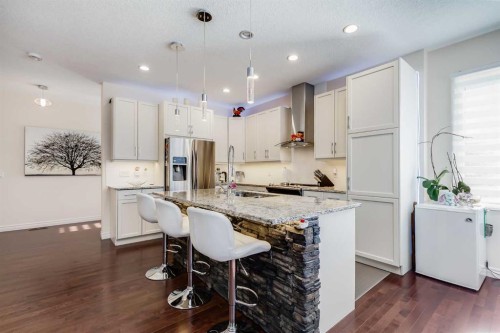 87 Evanswood Circle Nw, Calgary, AB - Indoor Photo Showing Kitchen With Upgraded Kitchen