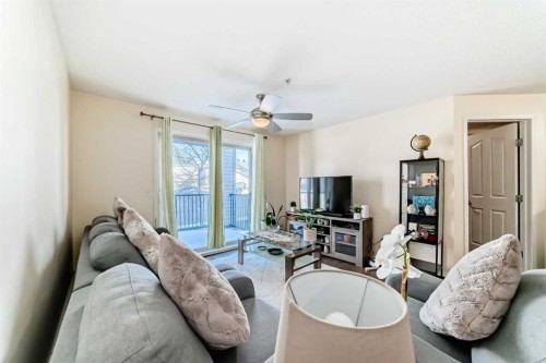 1219-8 Bridlecrest Drive Sw, Calgary, AB - Indoor Photo Showing Living Room