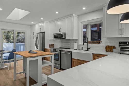 157 Cougar Point Road, Canmore, AB - Indoor Photo Showing Kitchen With Upgraded Kitchen