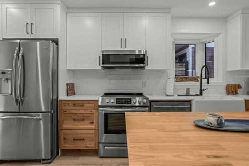 157 Cougar Point Road, Canmore, AB - Indoor Photo Showing Kitchen With Upgraded Kitchen