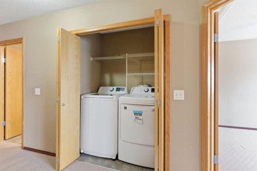 207-323 Fourth Avenue, Strathmore, AB - Indoor Photo Showing Laundry Room