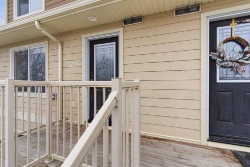 207-323 Fourth Avenue, Strathmore, AB - Outdoor With Exterior