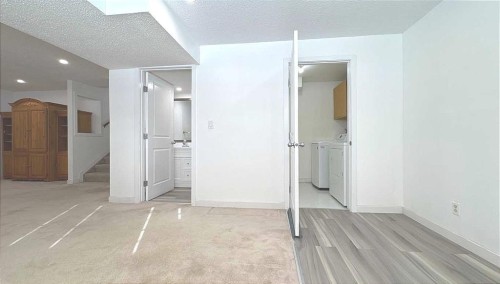 6715 43 Avenue Ne, Calgary, AB - Indoor Photo Showing Other Room