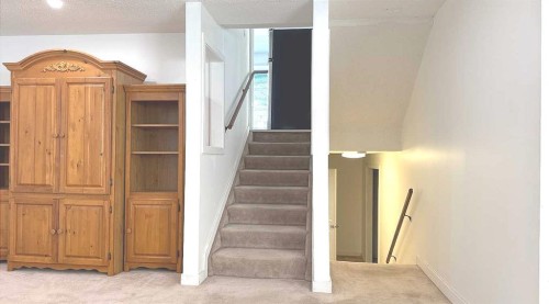 6715 43 Avenue Ne, Calgary, AB - Indoor Photo Showing Other Room