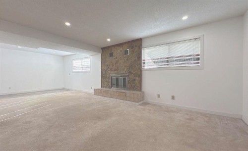 6715 43 Avenue Ne, Calgary, AB - Indoor With Fireplace