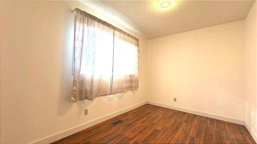 6715 43 Avenue Ne, Calgary, AB - Indoor Photo Showing Other Room