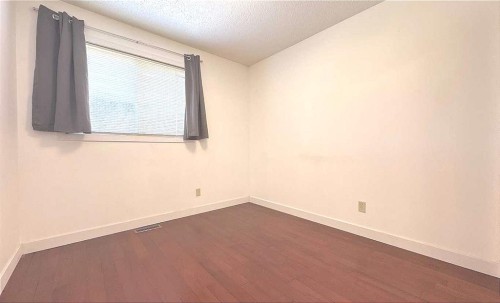 6715 43 Avenue Ne, Calgary, AB - Indoor Photo Showing Other Room