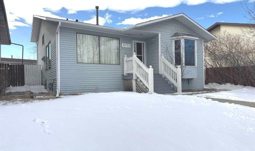 6715 43 Avenue Ne, Calgary, AB - Outdoor