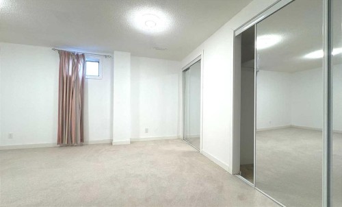 6715 43 Avenue Ne, Calgary, AB - Indoor Photo Showing Other Room
