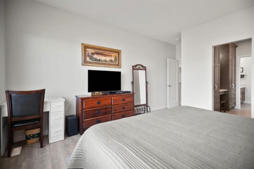 4 Cimarron Estates Gardens, Okotoks, AB - Indoor Photo Showing Bedroom