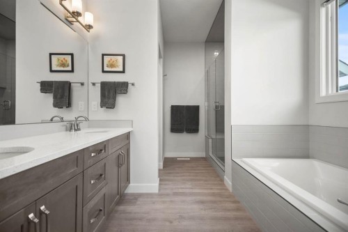 4 Cimarron Estates Gardens, Okotoks, AB - Indoor Photo Showing Bathroom