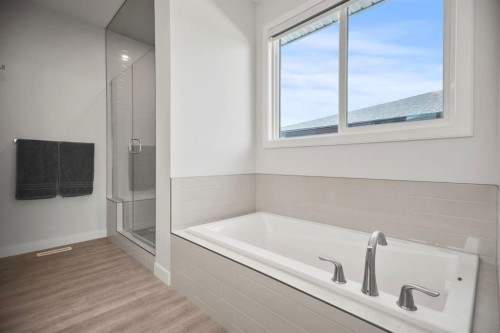 4 Cimarron Estates Gardens, Okotoks, AB - Indoor Photo Showing Bathroom