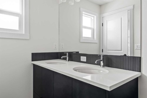 82 Herron Common Ne, Calgary, AB - Indoor Photo Showing Bathroom