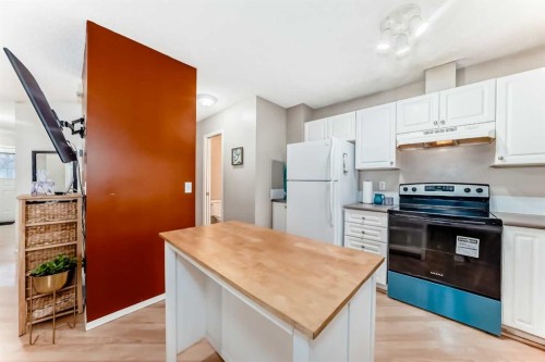 82 Citadel Point Nw, Calgary, AB - Indoor Photo Showing Kitchen