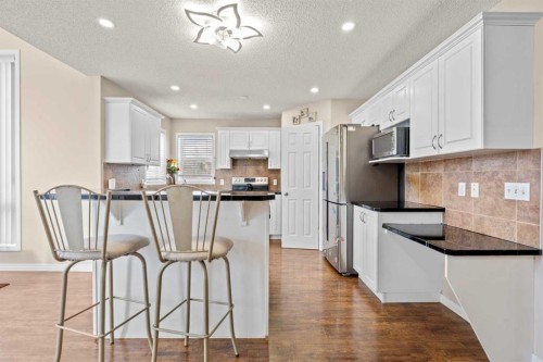 332 Oakmere Way, Chestermere, AB - Indoor Photo Showing Kitchen With Upgraded Kitchen