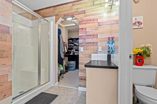 332 Oakmere Way, Chestermere, AB - Indoor Photo Showing Bathroom