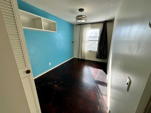 212 78 Avenue Ne, Calgary, AB - Indoor Photo Showing Other Room