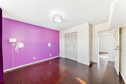 212 78 Avenue Ne, Calgary, AB - Indoor Photo Showing Other Room