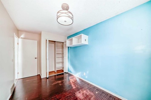 212 78 Avenue Ne, Calgary, AB - Indoor Photo Showing Other Room