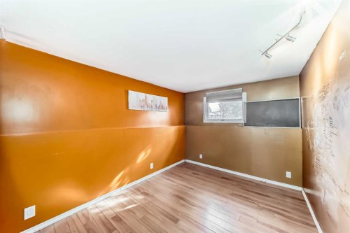 212 78 Avenue Ne, Calgary, AB - Indoor Photo Showing Other Room