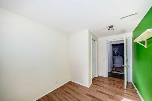 212 78 Avenue Ne, Calgary, AB - Indoor Photo Showing Other Room