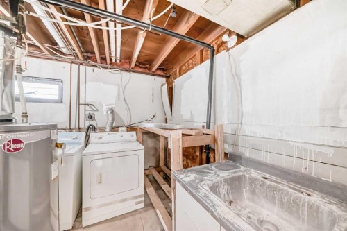 212 78 Avenue Ne, Calgary, AB - Indoor Photo Showing Laundry Room