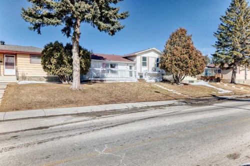 212 78 Avenue Ne, Calgary, AB - Outdoor