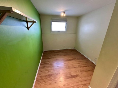 212 78 Avenue Ne, Calgary, AB - Indoor Photo Showing Other Room