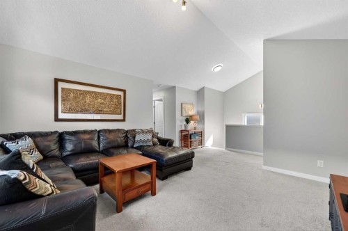 242 Mahogany Passage Se, Calgary, AB - Indoor Photo Showing Living Room