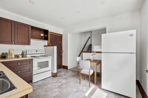 1640 15 Street Se, Calgary, AB - Indoor Photo Showing Kitchen