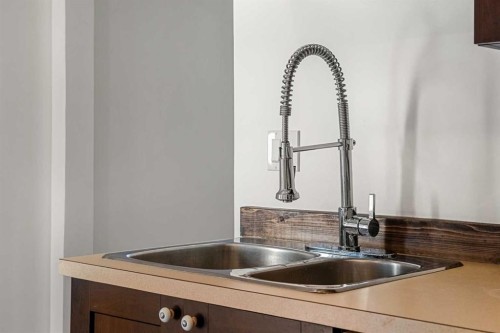 1640 15 Street Se, Calgary, AB - Indoor Photo Showing Kitchen With Double Sink