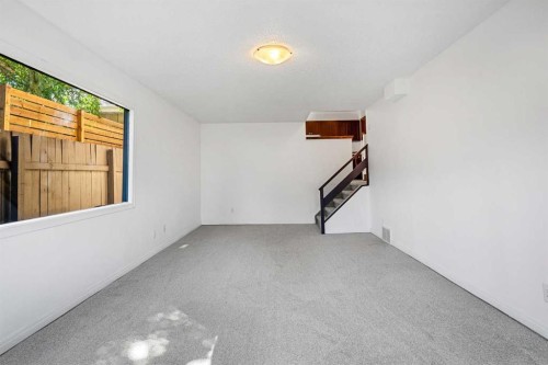 1640 15 Street Se, Calgary, AB - Indoor Photo Showing Other Room