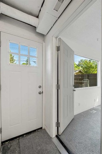 1640 15 Street Se, Calgary, AB - Indoor Photo Showing Other Room