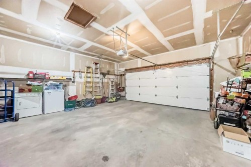29 Simcoe Gate Sw, Calgary, AB - Indoor Photo Showing Garage