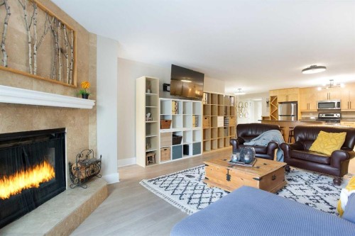 102-350 4 Avenue Ne, Calgary, AB - Indoor Photo Showing Living Room With Fireplace