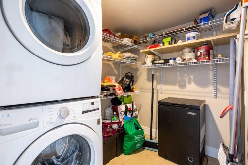 102-350 4 Avenue Ne, Calgary, AB - Indoor Photo Showing Laundry Room