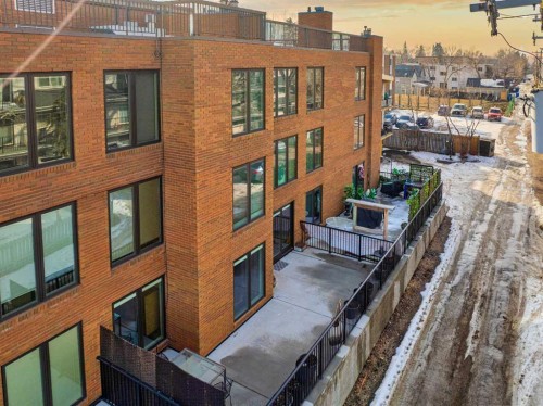 102-350 4 Avenue Ne, Calgary, AB - Outdoor With Exterior