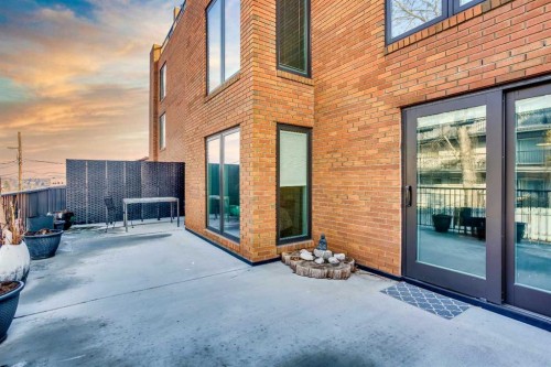 102-350 4 Avenue Ne, Calgary, AB - Outdoor With Balcony With Exterior