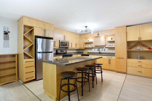 102-350 4 Avenue Ne, Calgary, AB - Indoor Photo Showing Kitchen With Stainless Steel Kitchen