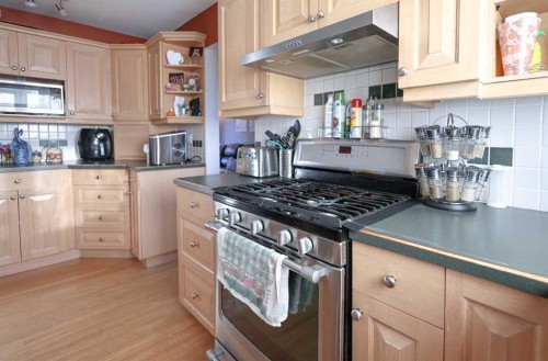 102 Dalgleish Bay Nw, Calgary, AB - Indoor Photo Showing Kitchen