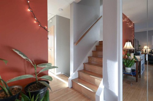 102 Dalgleish Bay Nw, Calgary, AB - Indoor Photo Showing Other Room