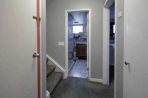 102 Dalgleish Bay Nw, Calgary, AB - Indoor Photo Showing Other Room